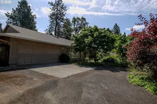 9894 SW Kimberly Dr, Tigard, OR 97224 - Photo 3