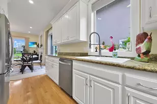 32082 SW Charbonneau Dr, Wilsonville, OR 97070 - Photo 9