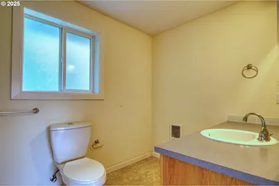 21400 NW Watson Rd, Scappoose, OR 97056 - Photo 29