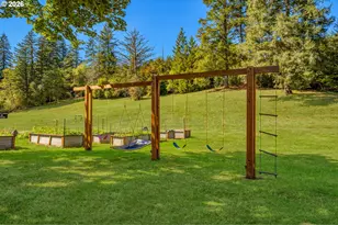 704 NE Hughes Rd, Washougal, WA 98671 - Photo 33