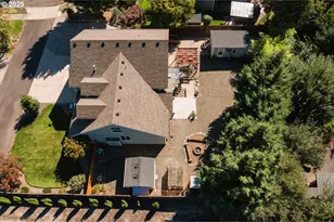 2036 NW Woodland Dr, McMinnville, OR 97128 - Photo 5