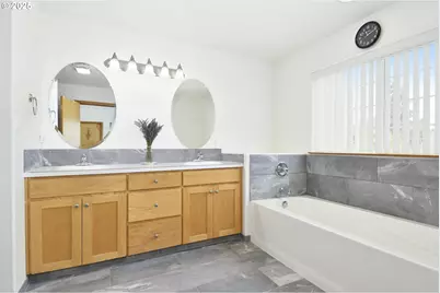 2036 NW Woodland Dr, McMinnville, OR 97128 - Photo 13