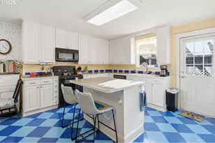 429 S Main St, Newberg, OR 97132 - Photo 9