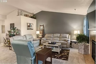 558 S 48th Pl, Springfield, OR 97478 - Photo 9