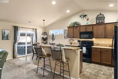 558 S 48th Pl, Springfield, OR 97478 - Photo 5