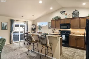 558 S 48th Pl, Springfield, OR 97478 - Photo 5