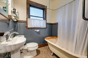 7217 N Polk Ave, Portland, OR 97203 - Photo 15