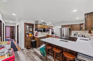 1366 Lakeshore Dr, Coos Bay, OR 97420 - Photo 17