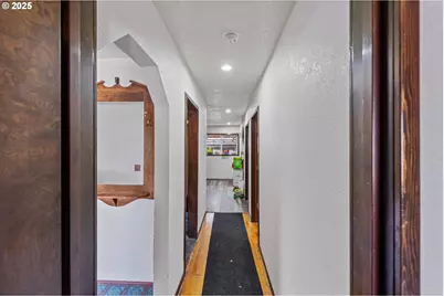 1366 Lakeshore Dr, Coos Bay, OR 97420 - Photo 21