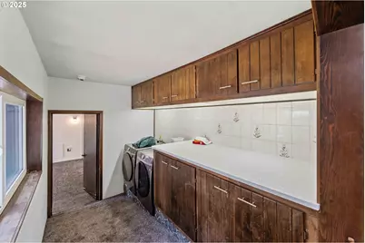 1366 Lakeshore Dr, Coos Bay, OR 97420 - Photo 31