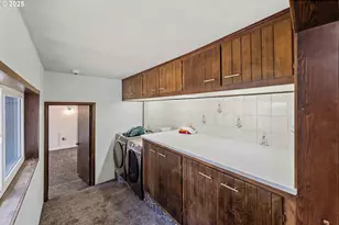 1366 Lakeshore Dr, Coos Bay, OR 97420 - Photo 31