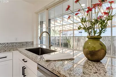 401 Sterling Dr, Eugene, OR 97404 - Photo 9