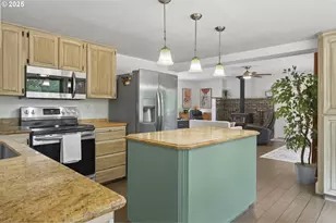 6743 N Bank Rd, Roseburg, OR 97470 - Photo 9