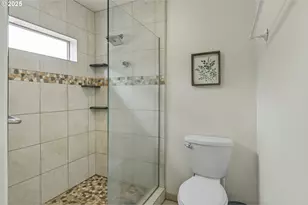 6743 N Bank Rd, Roseburg, OR 97470 - Photo 15