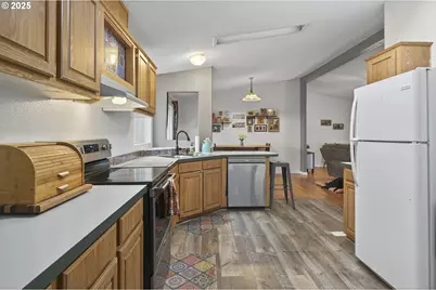 6743 North Bank Rd, Roseburg, OR 97470 - Photo 29