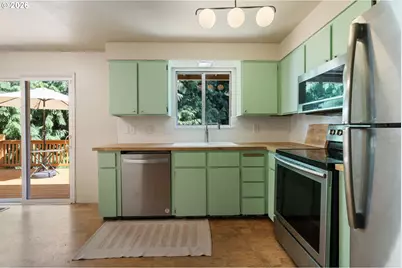6930 SE 122nd Ave, Portland, OR 97236 - Photo 5
