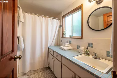 49838 McKenzie Hwy, Vida, OR 97488 - Photo 23
