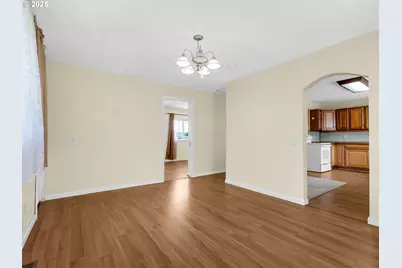 125 SW Cedar Ave, Warrenton, OR 97146 - Photo 9