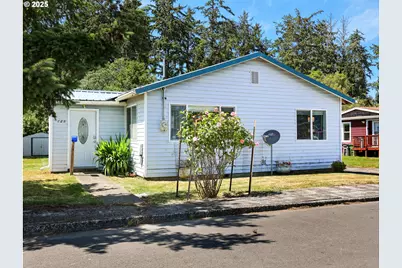 125 SW Cedar Ave, Warrenton, OR 97146 - Photo 3