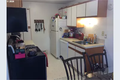 933 SE Rene Ave, Gresham, OR 97080 - Photo 13