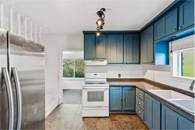 543 S 12th St, Coos Bay, OR 97420 - Photo 17