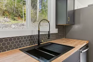 1395 Ingersoll St, Coos Bay, OR 97420 - Photo 15