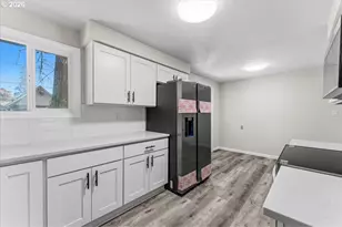210 NE 167th Pl, Portland, OR 97230 - Photo 9