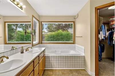 671 NE Maryann Ct, Hillsboro, OR 97124 - Photo 27