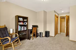 671 NE Maryann Ct, Hillsboro, OR 97124 - Photo 31