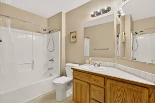 671 NE Maryann Ct, Hillsboro, OR 97124 - Photo 33