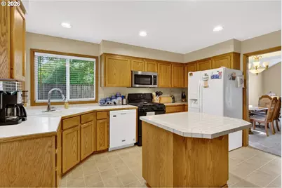 671 NE Maryann Ct, Hillsboro, OR 97124 - Photo 17