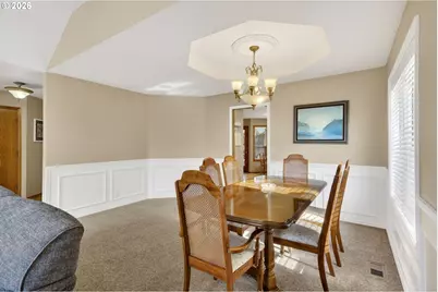 671 NE Maryann Ct, Hillsboro, OR 97124 - Photo 11