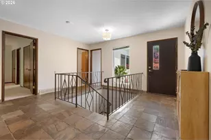 2911 SW Plum Ct, Portland, OR 97219 - Photo 3