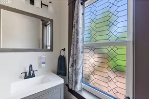 6541 E Burnside St, Portland, OR 97215 - Photo 21