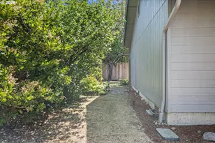 3843 Souza St, Eugene, OR 97402 - Photo 33