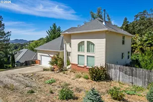 2984 NW Daysha Dr, Roseburg, OR 97471 - Photo 9