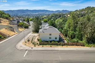 2984 NW Daysha Dr, Roseburg, OR 97471 - Photo 7