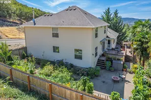2984 NW Daysha Dr, Roseburg, OR 97471 - Photo 11