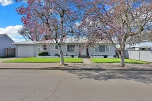 1355 Juniper St, Junction City, OR 97448 - Photo 3