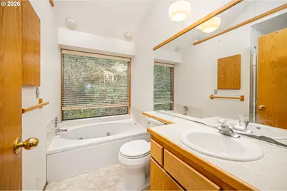 3818 Colony Oaks Dr, Eugene, OR 97405 - Photo 17