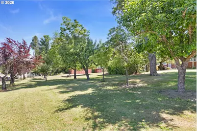 3301 Colonial Rd, Roseburg, OR 97471 - Photo 7
