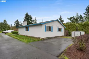 13834 SE Center St, Portland, OR 97236 - Photo 25