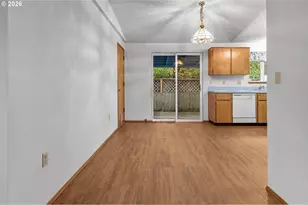 13834 SE Center St, Portland, OR 97236 - Photo 7