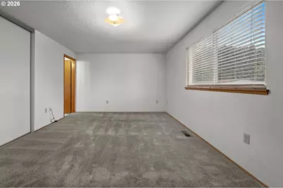 13834 SE Center St, Portland, OR 97236 - Photo 13