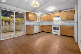 13834 SE Center St, Portland, OR 97236 - Photo 9