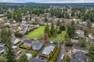 13834 SE Center St, Portland, OR 97236 - Photo 27