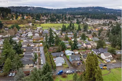 13834 SE Center St, Portland, OR 97236 - Photo 33