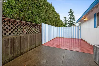 13834 SE Center St, Portland, OR 97236 - Photo 23