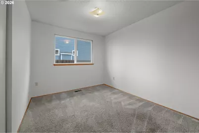 13834 SE Center St, Portland, OR 97236 - Photo 19