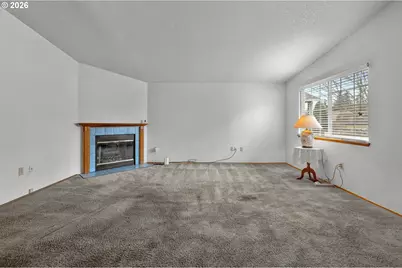 13834 SE Center St, Portland, OR 97236 - Photo 5